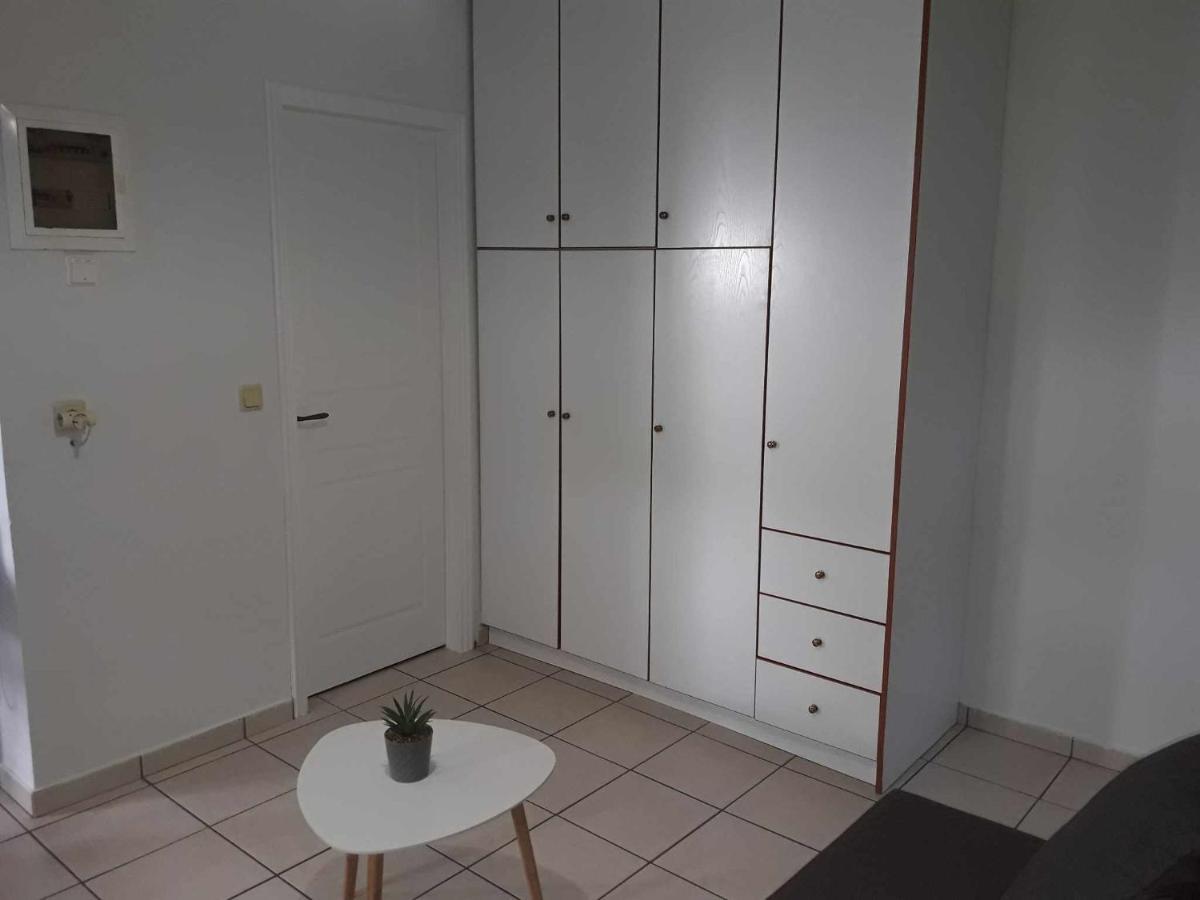 Simple, Calm And Center 2 Apartment Kalamata Exterior photo