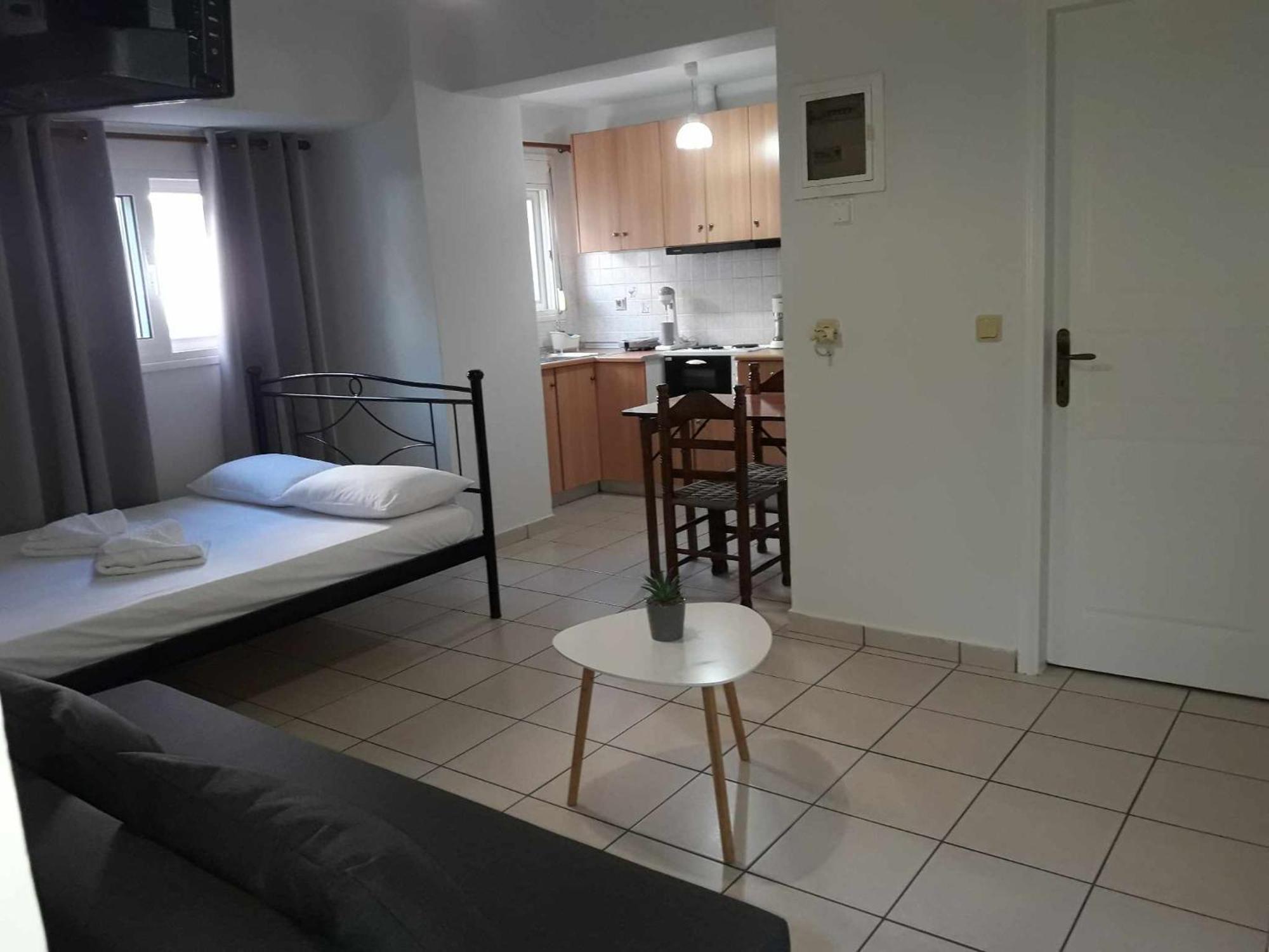 Simple, Calm And Center 2 Apartment Kalamata Exterior photo