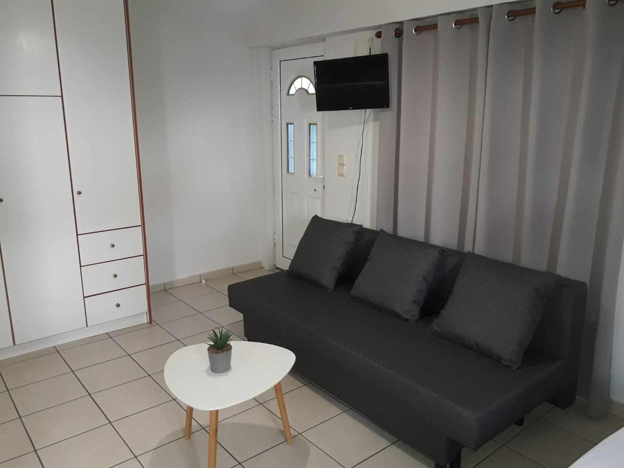 Simple, Calm And Center 2 Apartment Kalamata Exterior photo