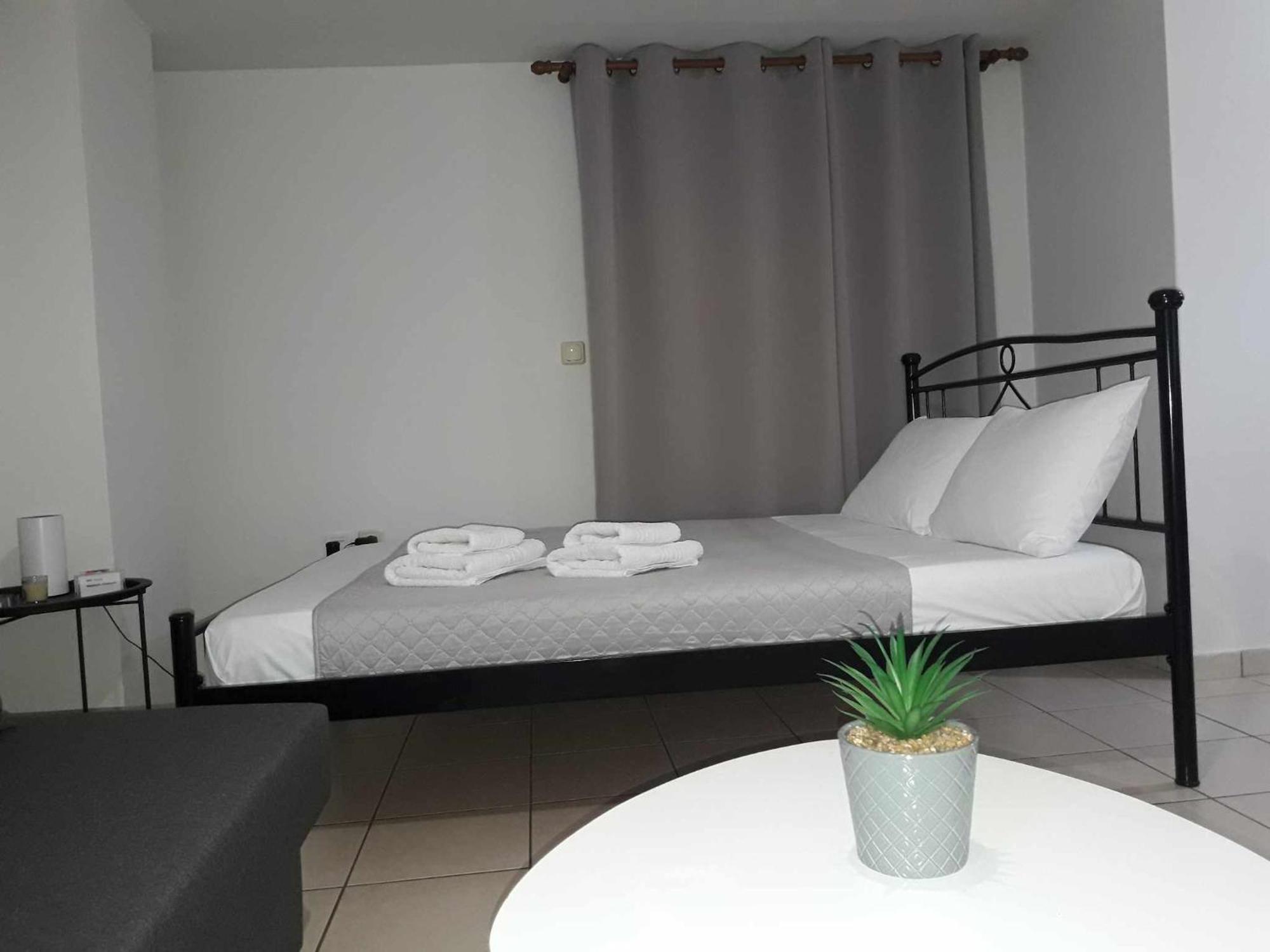Simple, Calm And Center 2 Apartment Kalamata Exterior photo