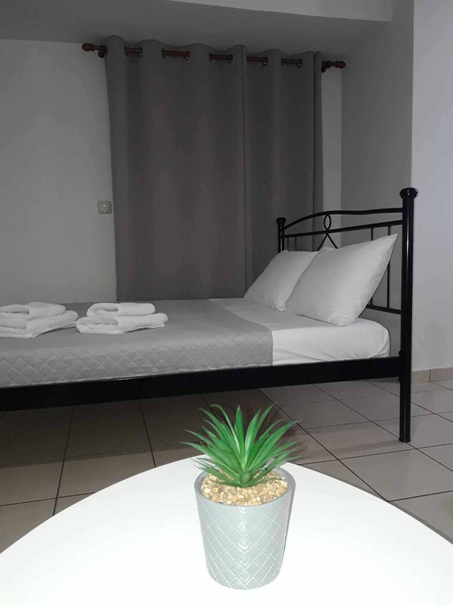 Simple, Calm And Center 2 Apartment Kalamata Exterior photo